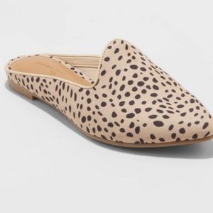 3/40 bundle! NWT Universal Thread flats